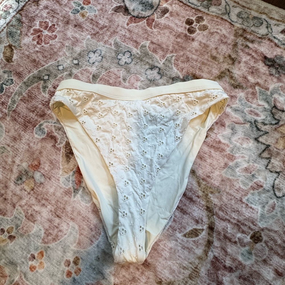 Elegant Cream Lace Women's Bathingsuit bottoms